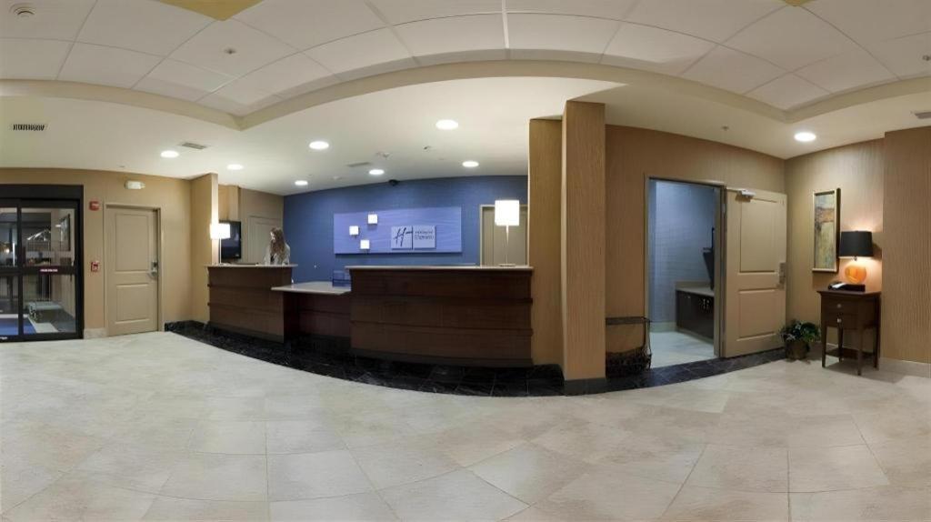 Holiday Inn Express Hotel & Suites Grand Island By Ihg Exterior foto